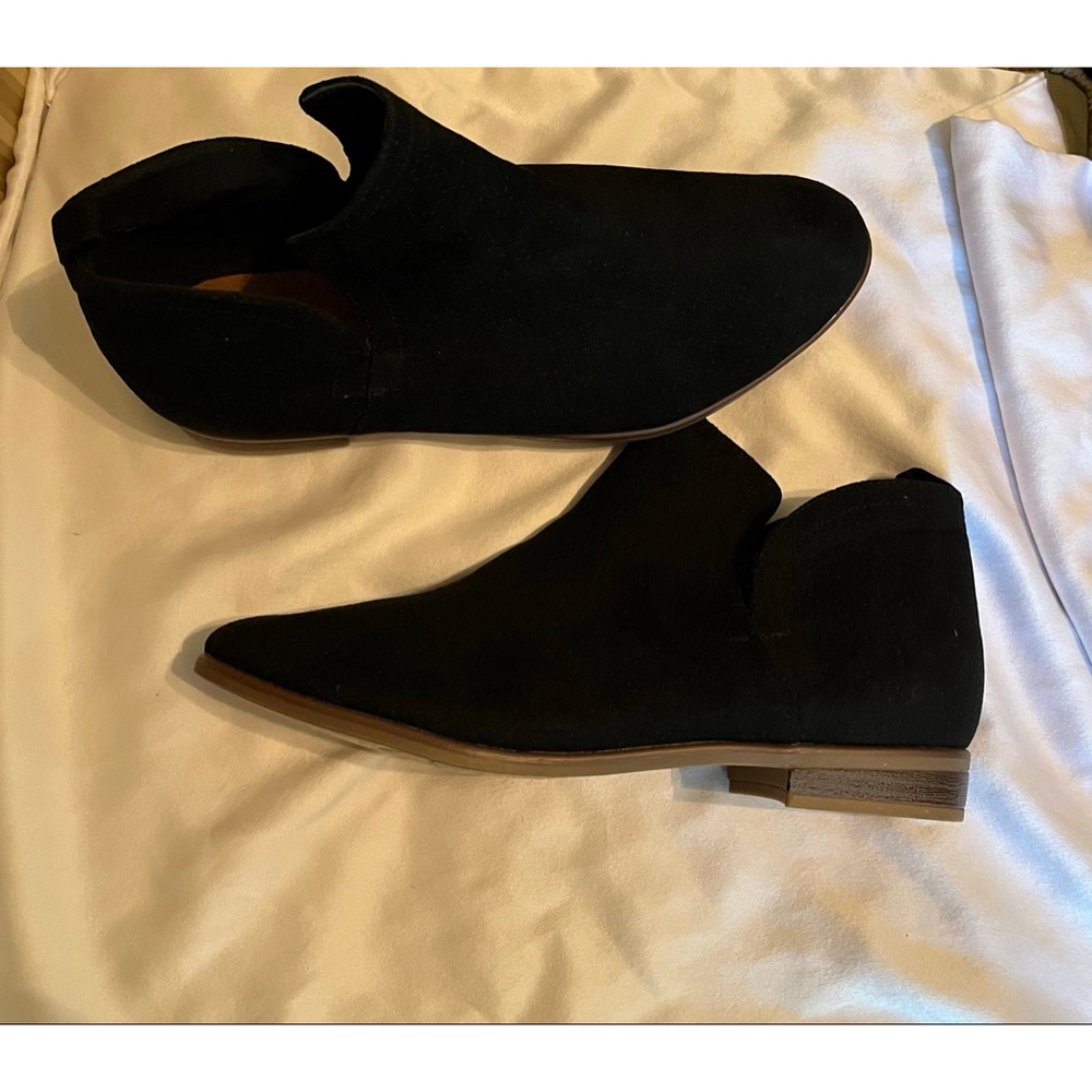 GLORIA VANDERBILT~BLACK SUEDE~ ANKLE BOOTS~8